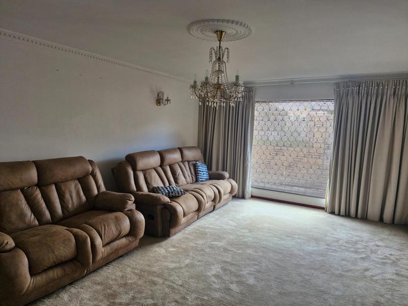 6 Bedroom Property for Sale in Cravenby Western Cape